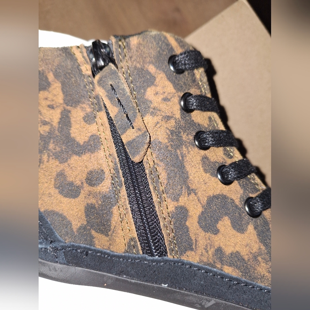 CLARKS Aceley Suede Zip up High-Top Sneakers Leopard print leather womens shoes - Picture 7 of 7